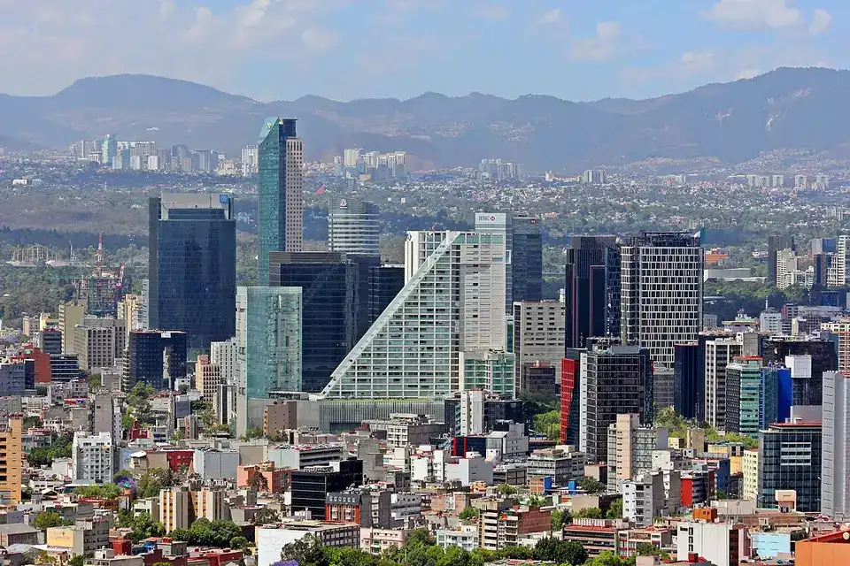 Rascacielos de oficinas a lo largo del Paseo de la Reforma, en Ciudad de México