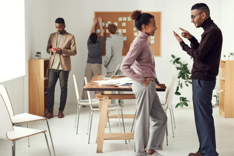 Employee branding: qué es, ejemplos y cómo crear un programa de empleados embajadores